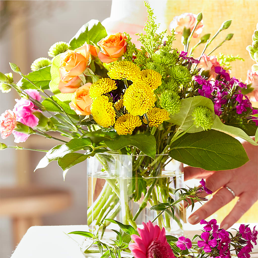 Bold & Bright – A Florist Original – Henderson Florist, Lebanon TN