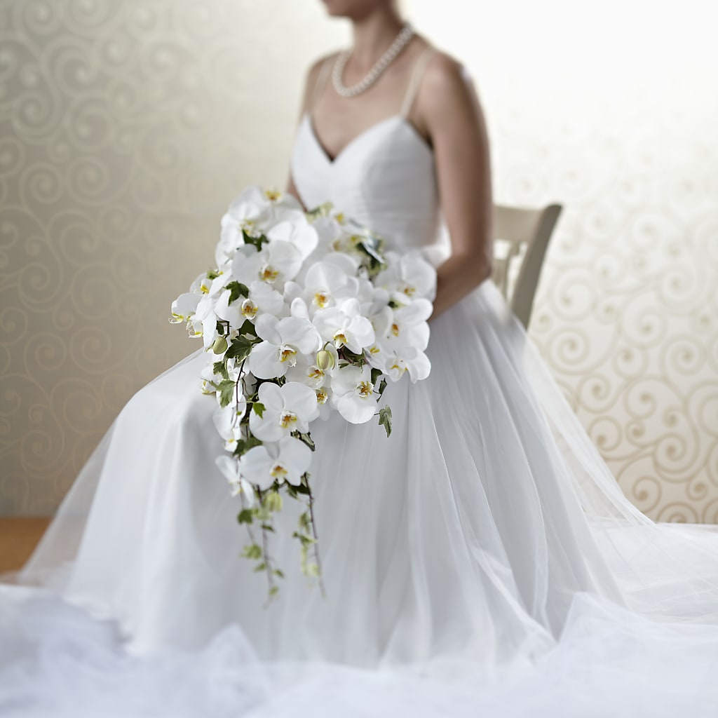 Classic White Bouquet – Henderson Florist, Lebanon TN