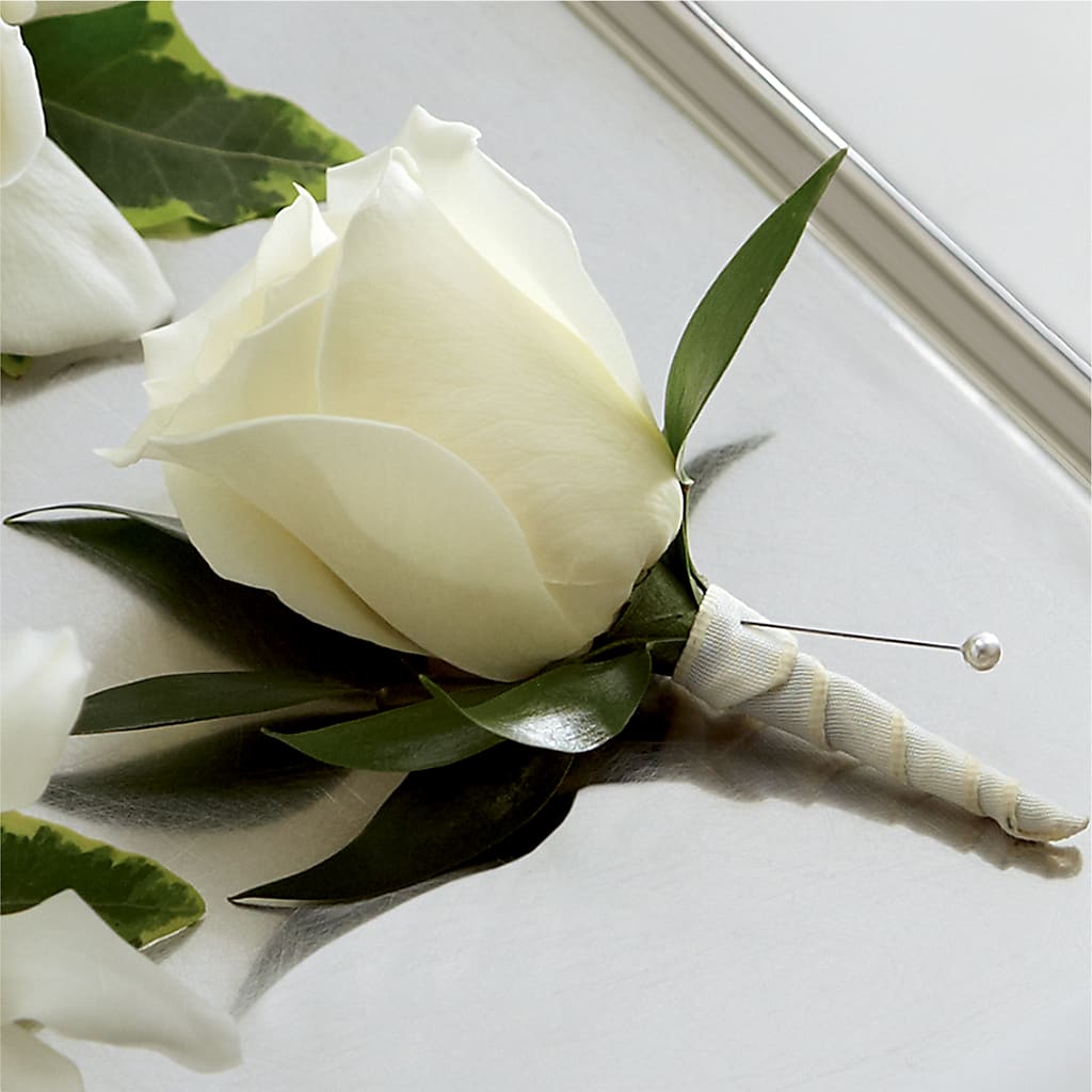 White Rose Boutonniere – Henderson Florist, Lebanon TN