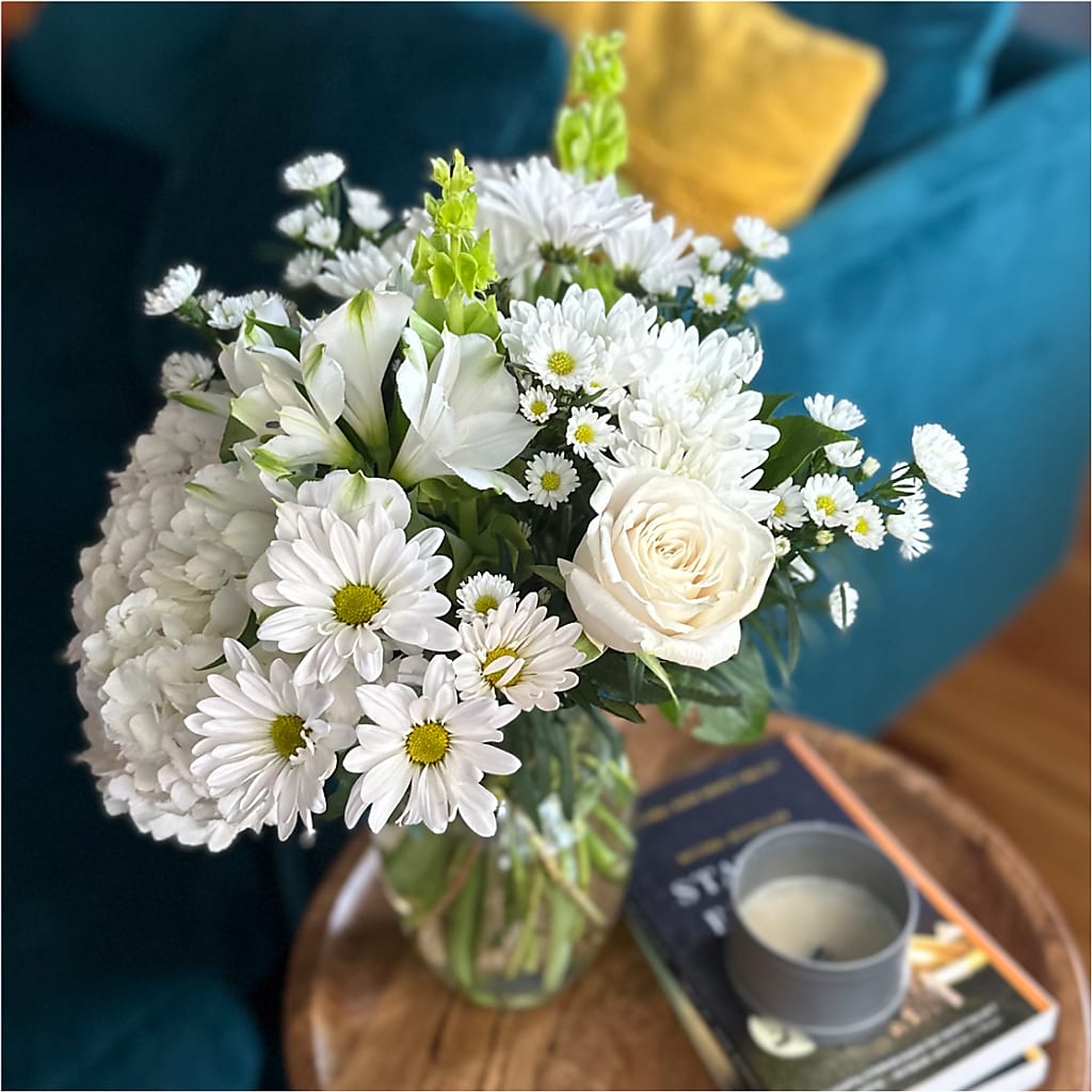 Classic Ivory – A Florist Original –  Henderson Florist, Lebanon TN