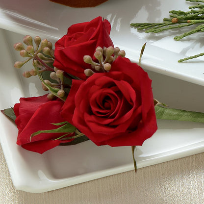 Red Spray Rose Boutonniere –  Henderson Florist, Lebanon TN
